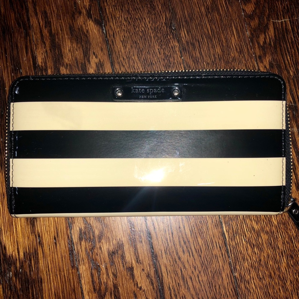 Kate Spade Cream and Black Wallet